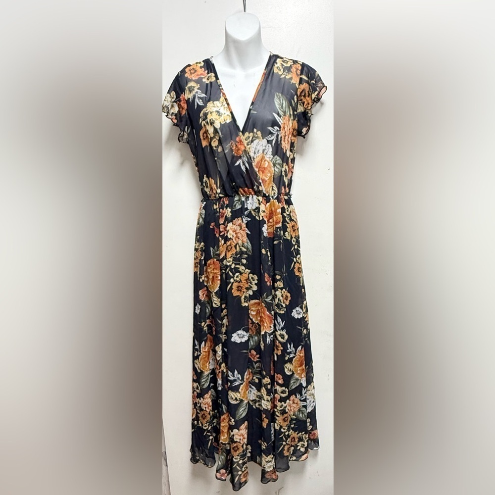 Kate and Lily floral maxi dress V-neck short sleeves, and a smocked waist Size 8